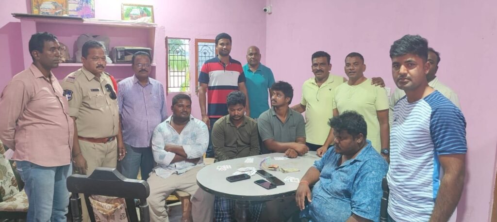 కొత్తపల్లిలో పేకాట స్థావరంపై టాస్క్ ఫోర్స్ దాడి