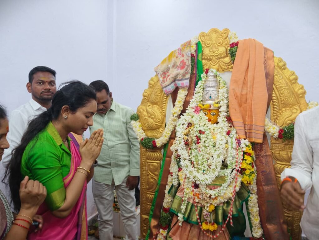 గంగపుత్ర సంఘం బోనాల కార్యక్రమంలో పాల్గొన్న బిజెపి నాయకురాలు భోగ శ్రావణి