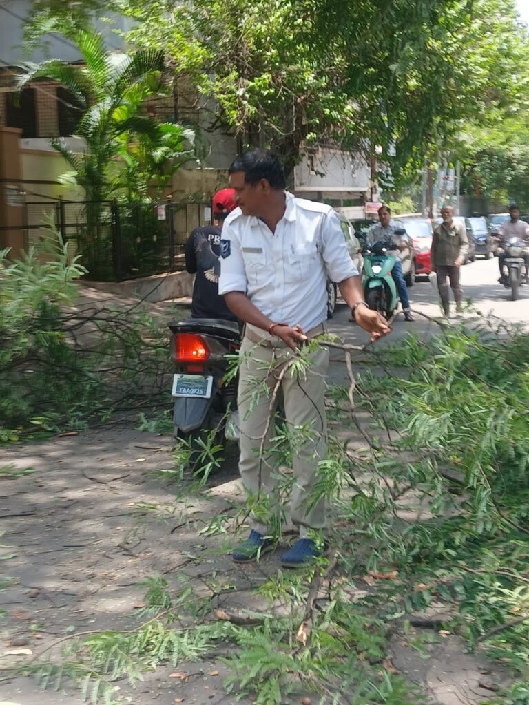 హైదరాబాద్ సిటీ ట్రాఫిక్ పోలీస్ అప్రమత్తత