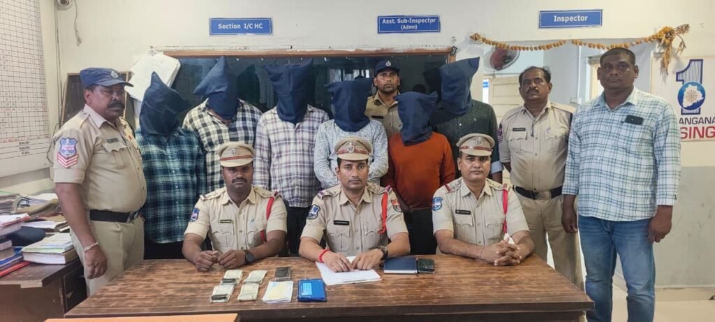 టయోటా ఇనోవా కార్ చోరీ కేసు చేదించిన వన్‌టౌన్ పోలీసులు