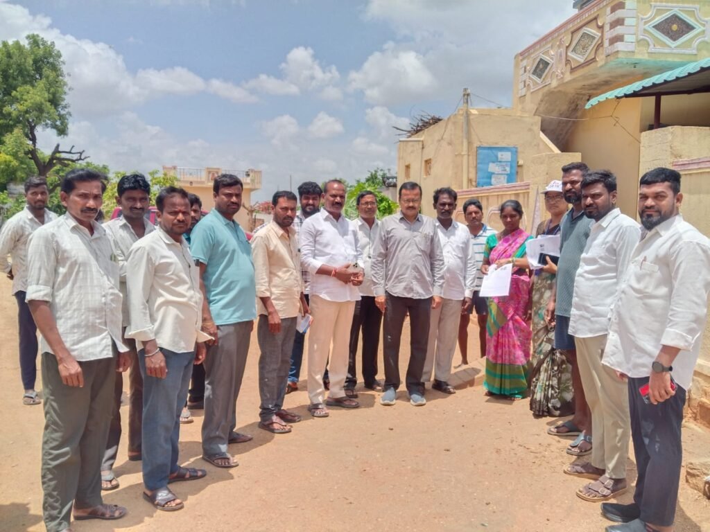 వంగూరులో ఓటర్ ఎన్యుమరేషన్ ఫారాల పంపిణీ