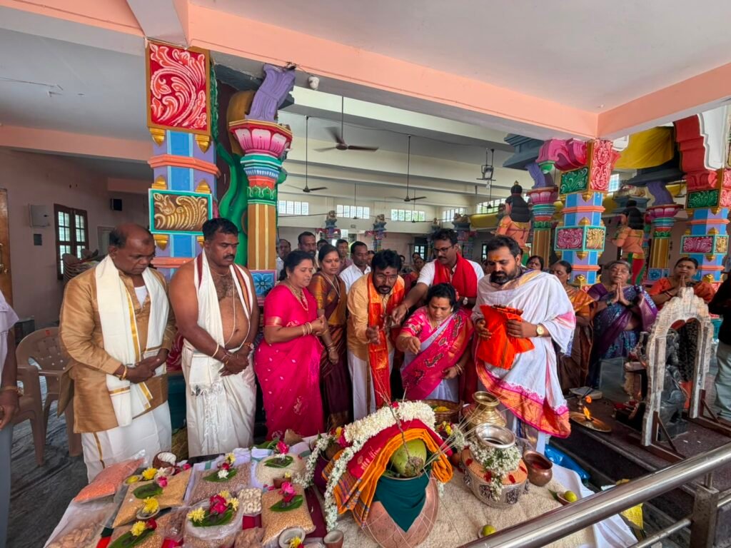 వాసవి మాత ఆలయంలో 11వ వార్షికోత్సవ పూజలు