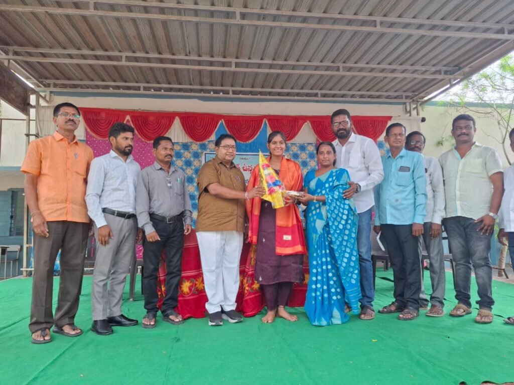 నగునూరులో పదవ తరగతి ప్రతిభావంతుల సన్మానం