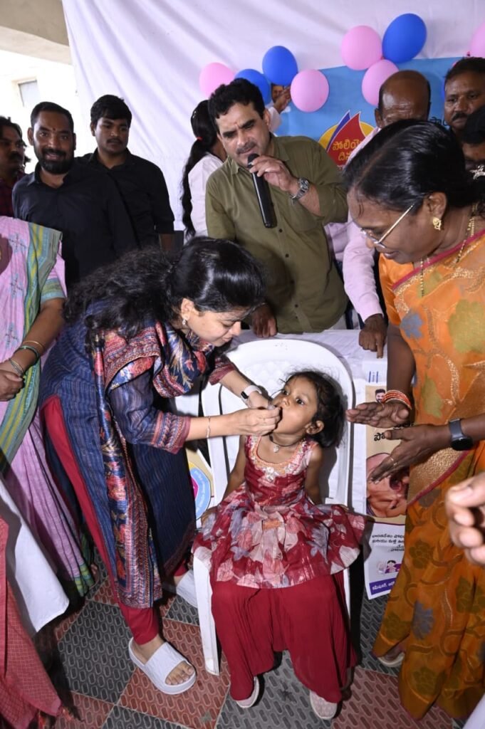 పల్స్ పోలియో కార్యక్రమం ప్రారంభించిన జిల్లా కలెక్టర్