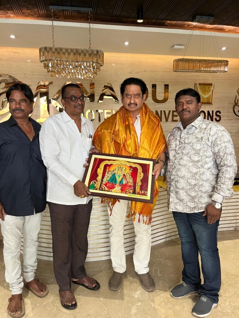 సినీ నటుడు సుమన్‌ ను ఘనంగా సత్కరించిన ఆర్యవైశ్య సంఘం నాయకులు