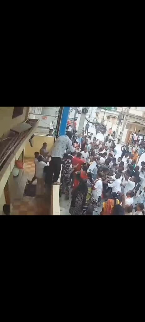 ఎంపీ కార్యాలయం వద్ద రాజకీయ రగడ.. కాంగ్రెస్–బీజేపీ శ్రేణుల ఘర్షణ