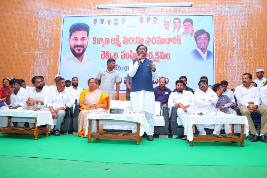 జర్నలిస్టుల సంక్షేమానికి ప్రభుత్వం పెద్దపీట-మంత్రి వివేక్ వెంకటస్వామి