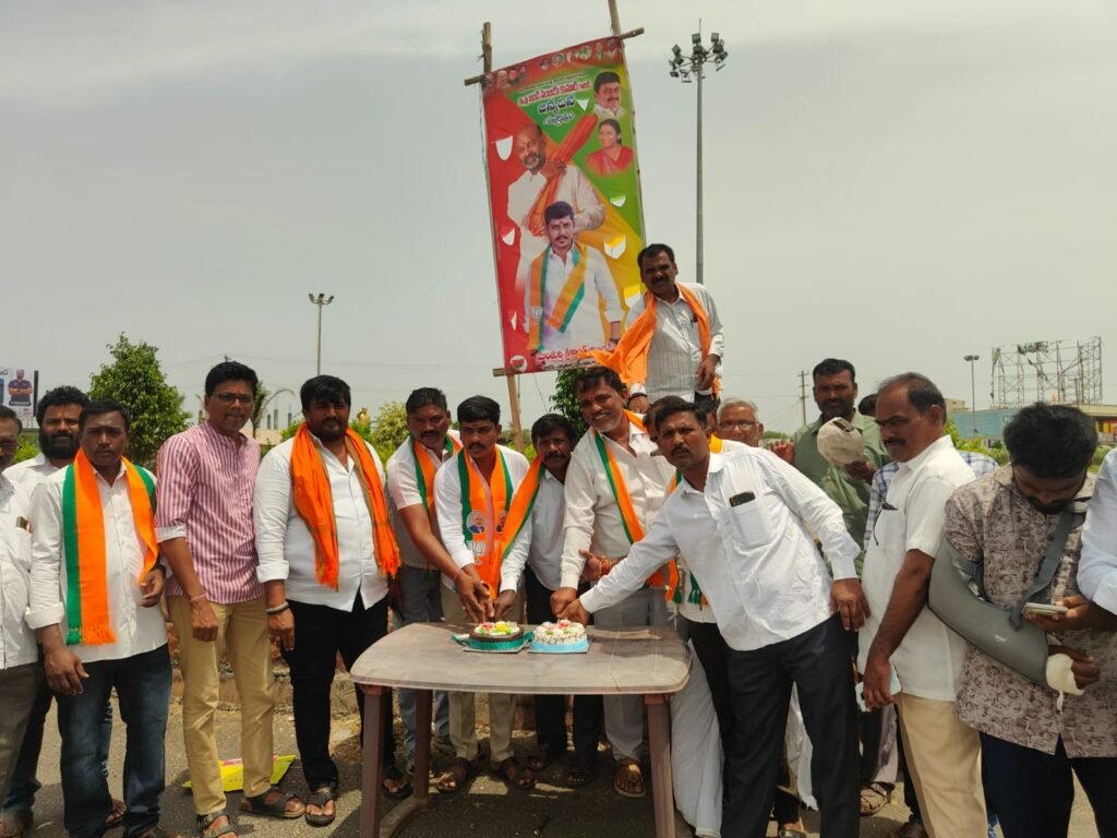 ఘనంగా బండి సంజయ్ జన్మదిన వేడుకలు