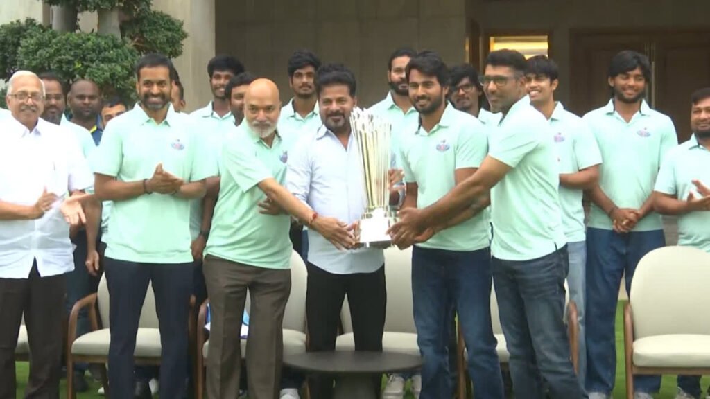టీజీ-20 విజేతలతో సీఎం రేవంత్ భేటీ
