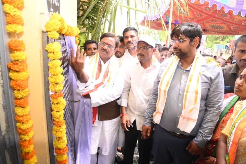 మహిళల ఆర్థిక అభివృద్ధికి ప్రభుత్వం చేయూత – మంత్రి గడ్డం వివేకానంద