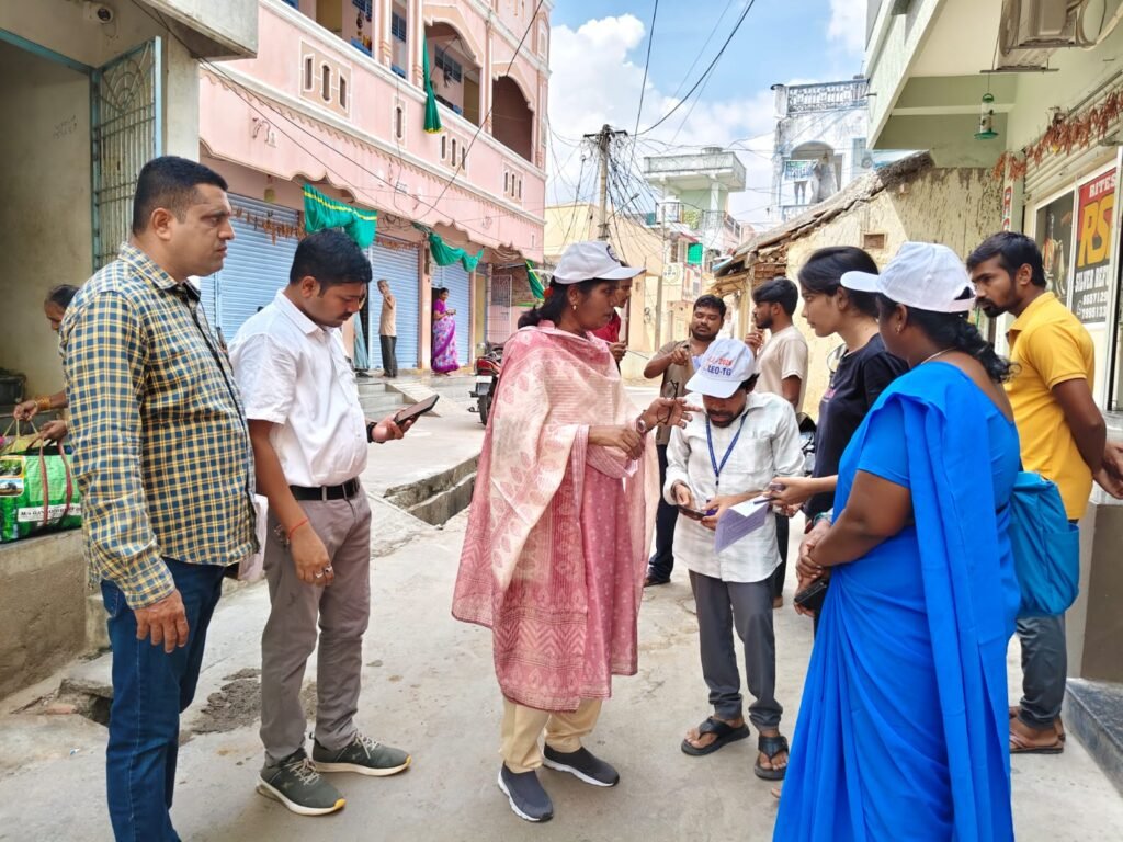 మహబూబాబాద్‌లో ఎన్యుమరేషన్ ఫారాల పంపిణీ వేగవంతం