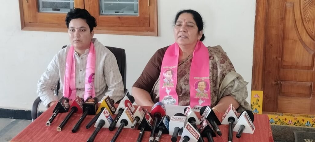 బీజేపీ గిరిజనుల కోసం చేసిన ఒక్క గొప్ప పని చెప్పాలి – మాజీ మంత్రి సత్యవతి రాథోడ్