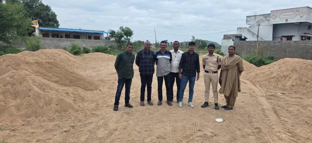 మానకొండూరులో ఇసుక డంపులు సీజ్