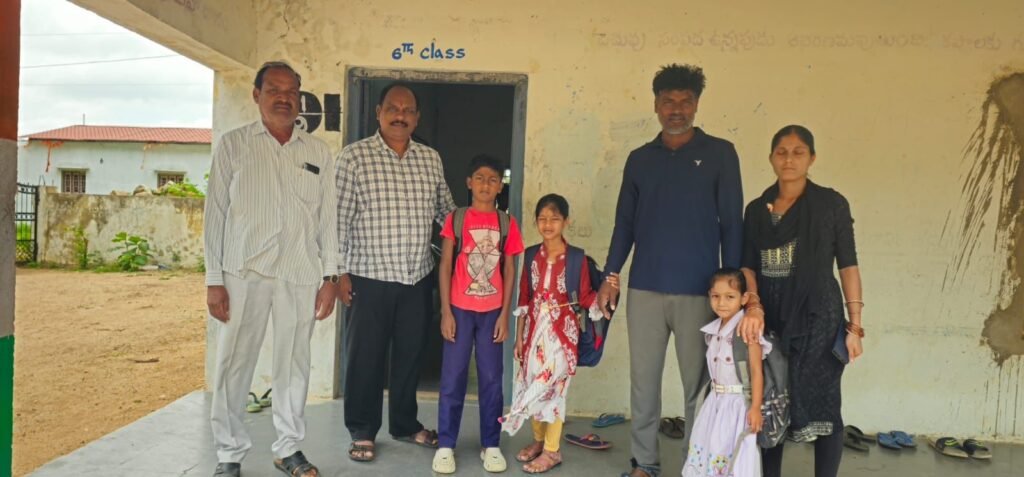 సర్కారు బడిపై నమ్మకం చాటిన మాజీ సర్పంచ్