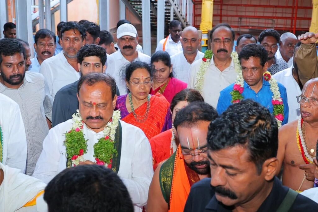 కొండగట్టు పుణ్యక్షేత్ర దర్శనం చేసుకున్న పీసీసీ చీఫ్ మహేష్ కుమార్ గౌడ్