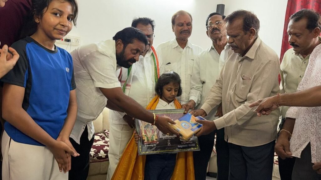 ఇండియా బుక్ ఆఫ్ రికార్డ్స్‌లో చోటు దక్కించుకున్న చిన్నారి నిధిశ్రీ