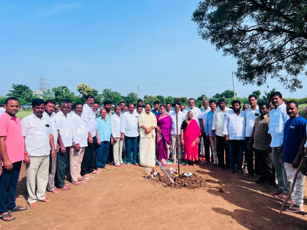స్వగ్రామంలో గృహ నిర్మాణానికి ఎమ్మెల్యే శంకర్ భూమిపూజ