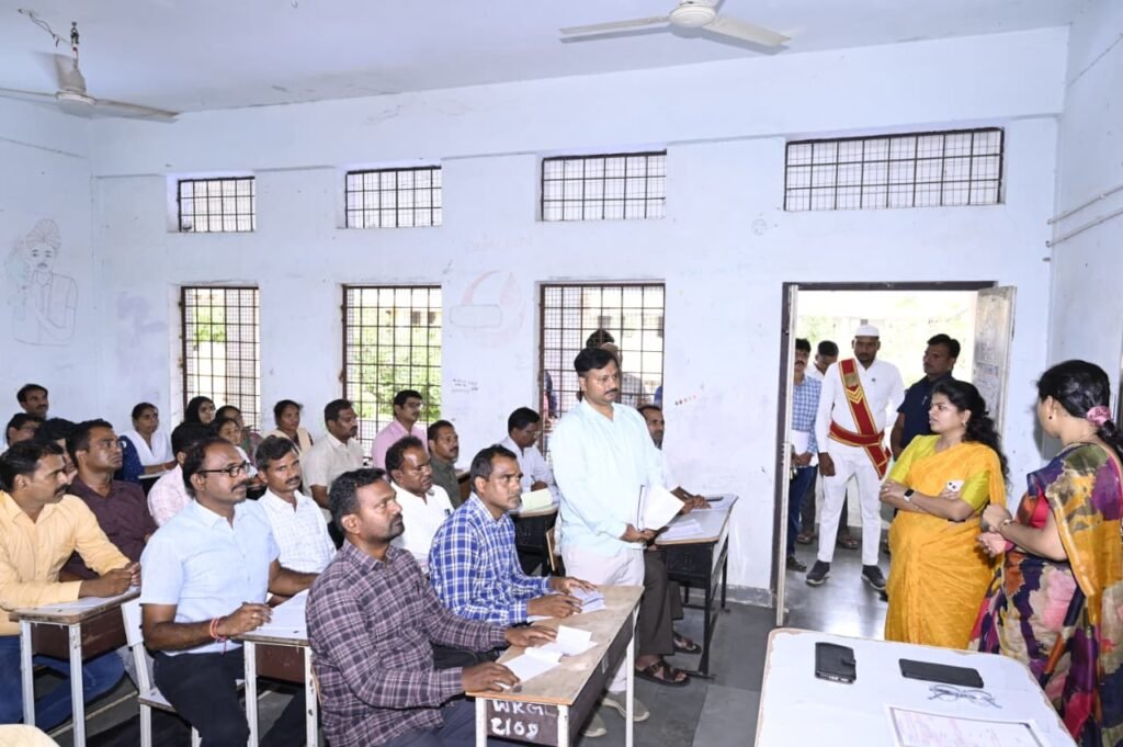 జిల్లాస్థాయి ఇన్-సర్వీస్ శిక్షణ తొలి స్పెల్ ముగింపు కార్యక్రమాన్ని పరిశీలించిన కలెక్టర్ స్నేహ శబరిష్