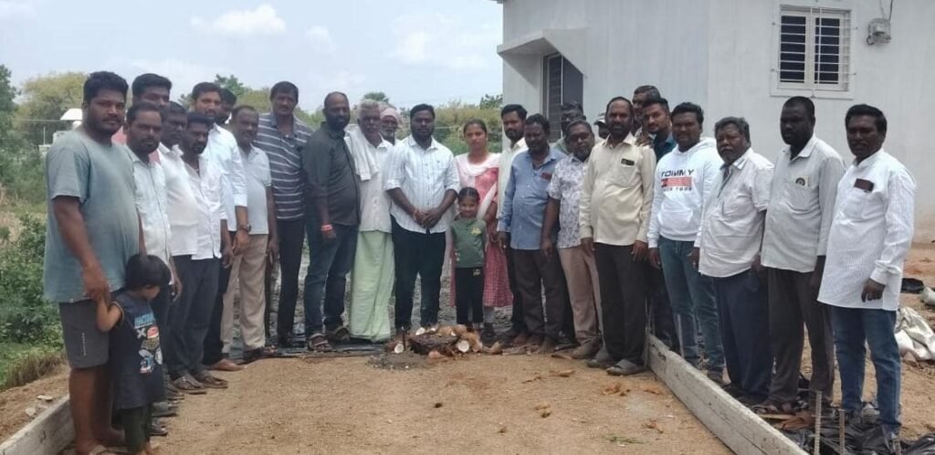 ఎలిగేడులో సీసీ రోడ్డు పనులు ప్రారంభం