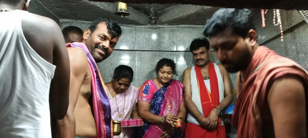 శ్రీ అంబ రామలింగేశ్వర స్వామి ఆలయంలో ప్రత్యేక పూజలు