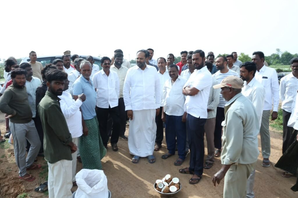 శివపల్లిలో సీసీ రోడ్లకు శంకుస్థాపన చేసిన ఎమ్మెల్యే విజయరమణరావు
