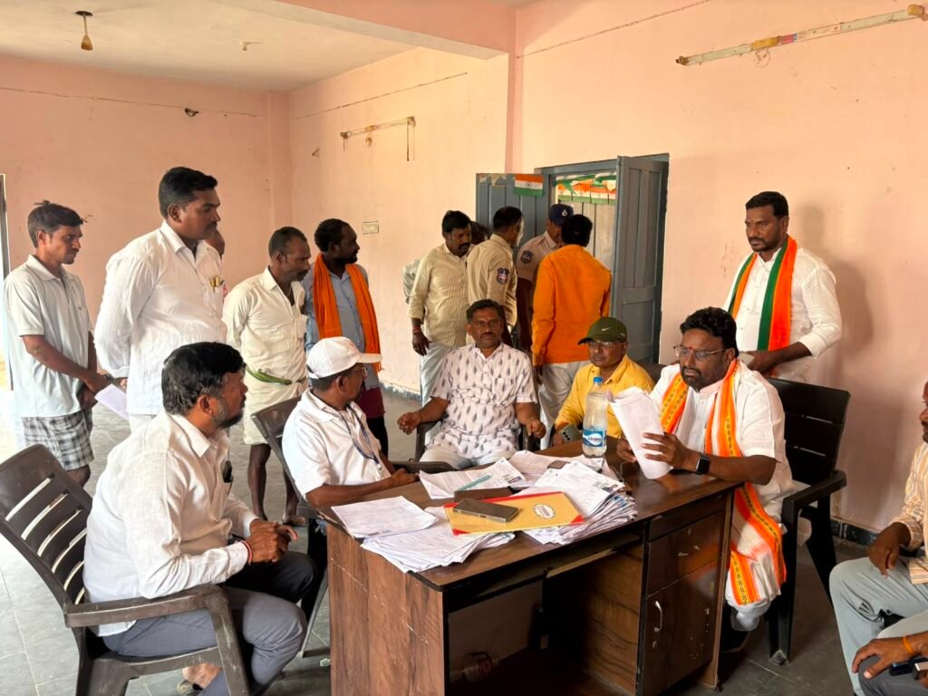 ఓటర్ నమోదు ప్రక్రియను పర్యవేక్షించిన తల్లోజు ఆచారి