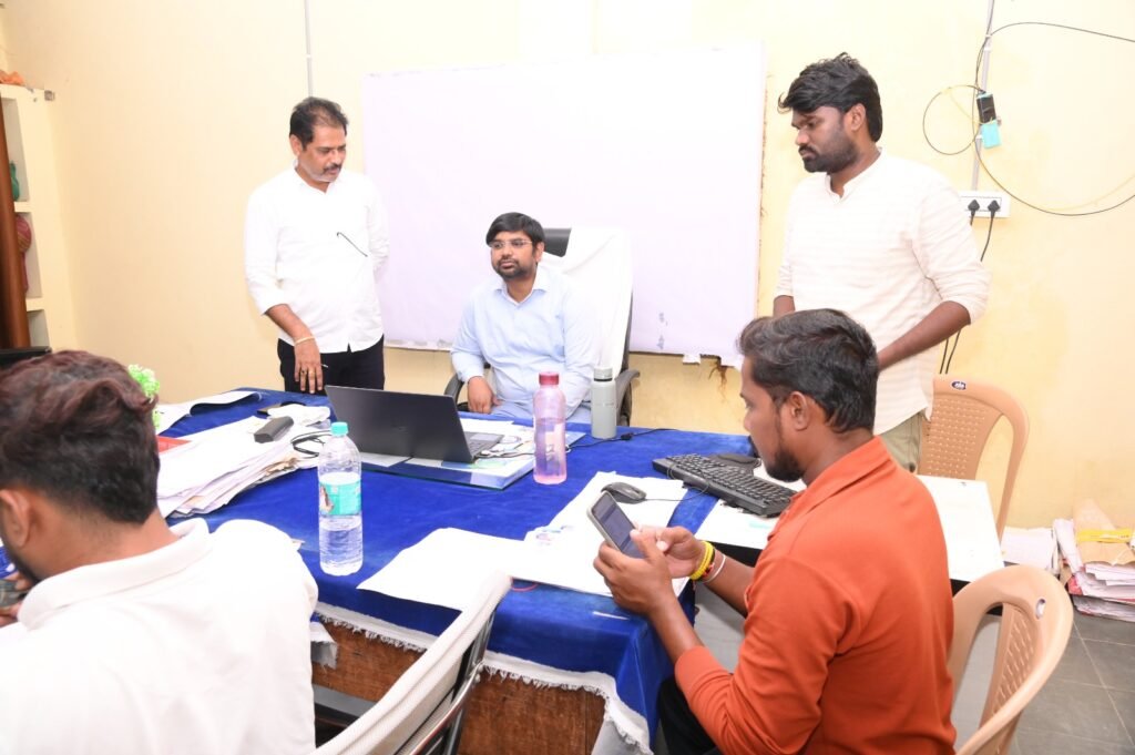 ఎన్యుమరేషన్ ఫారాల డిజిటలైజేషన్ వేగవంతం చేయాలి – కలెక్టర్ కుమార్ దీపక్