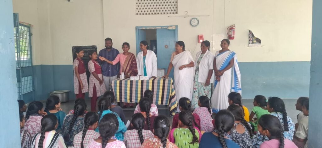 జమ్మికుంట 15వ వార్డులో విద్యార్థులకు ఆల్బెండజోల్ మాత్రల పంపిణీ