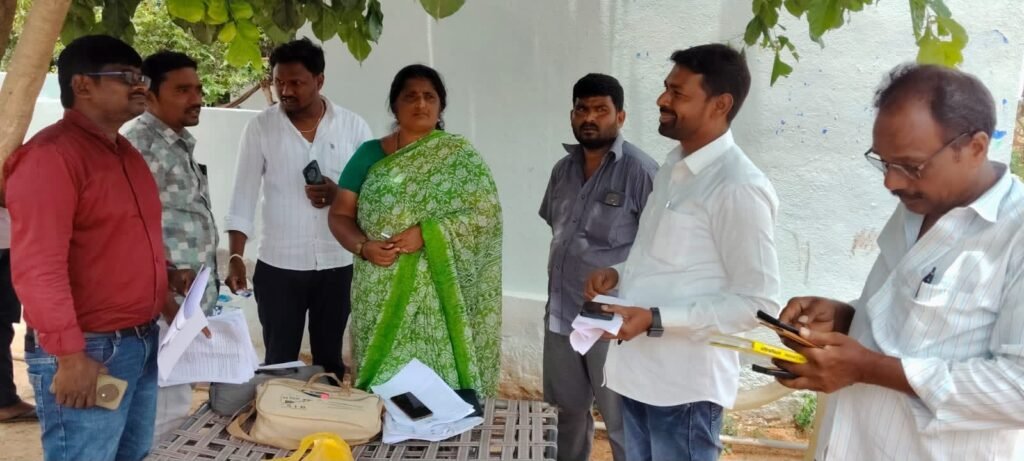 మండలంలో ఓటర్ ఎన్యుమరేషన్ ను పరిశీలించిన మండల బూత్ ఇంచార్జ్ సురేష్