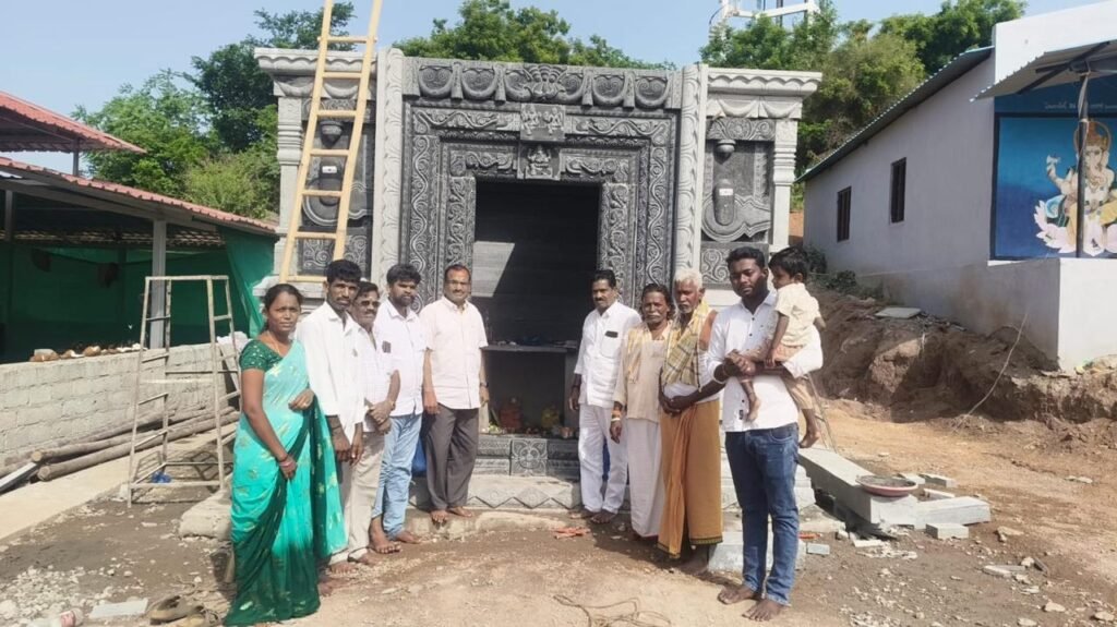 శివాలయ నిర్మాణ పనులు పరిశీలించిన ఎన్నారై గుమ్మకొండ మధుసూదన్ రెడ్డి