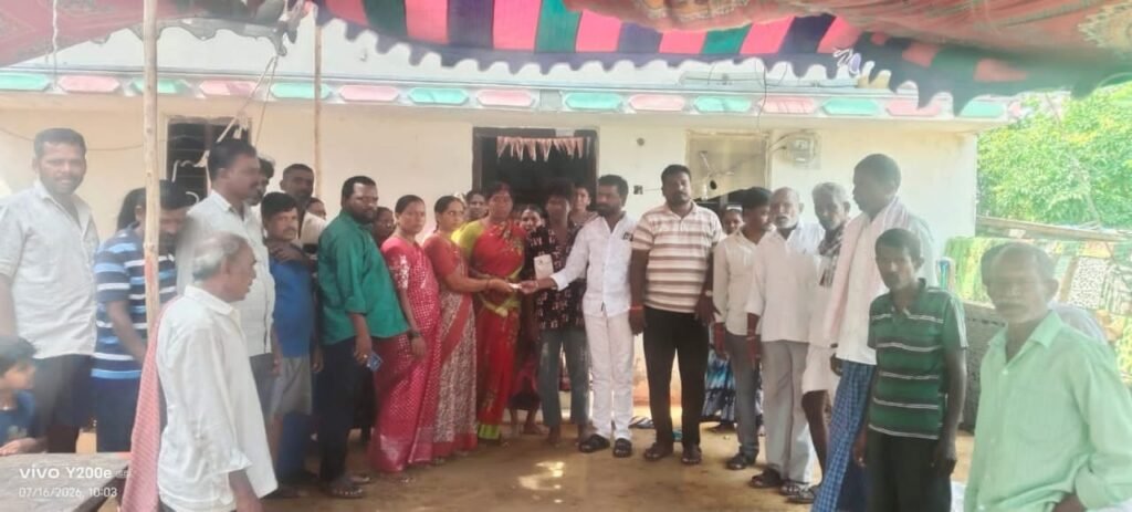నిరుపేద కుటుంబానికి అండగా సర్పంచ్ ముచ్చర్ల సుగుణ సంపత్