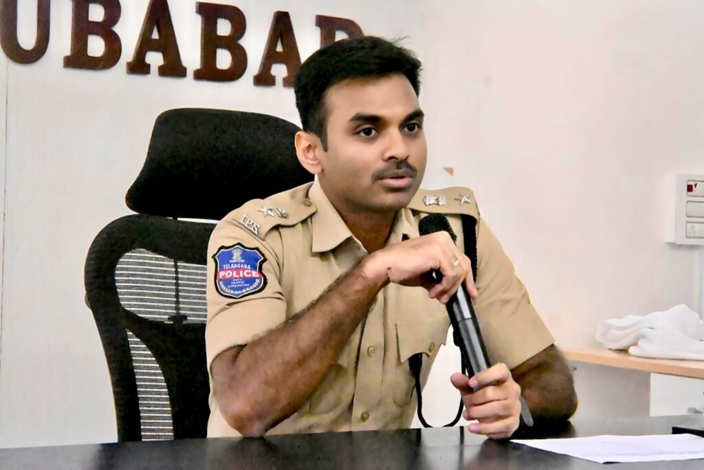 నకిలీ లోన్ యాప్‌ల పట్ల అప్రమత్తంగా ఉండండి: మహబూబాబాద్ ఎస్పీ డా. శబరీష్