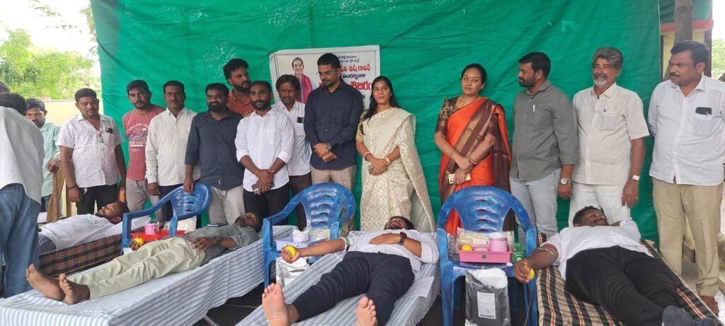 పెద్దపల్లిలో ఘనంగా దాసరి ఉష జన్మదిన వేడుకలు