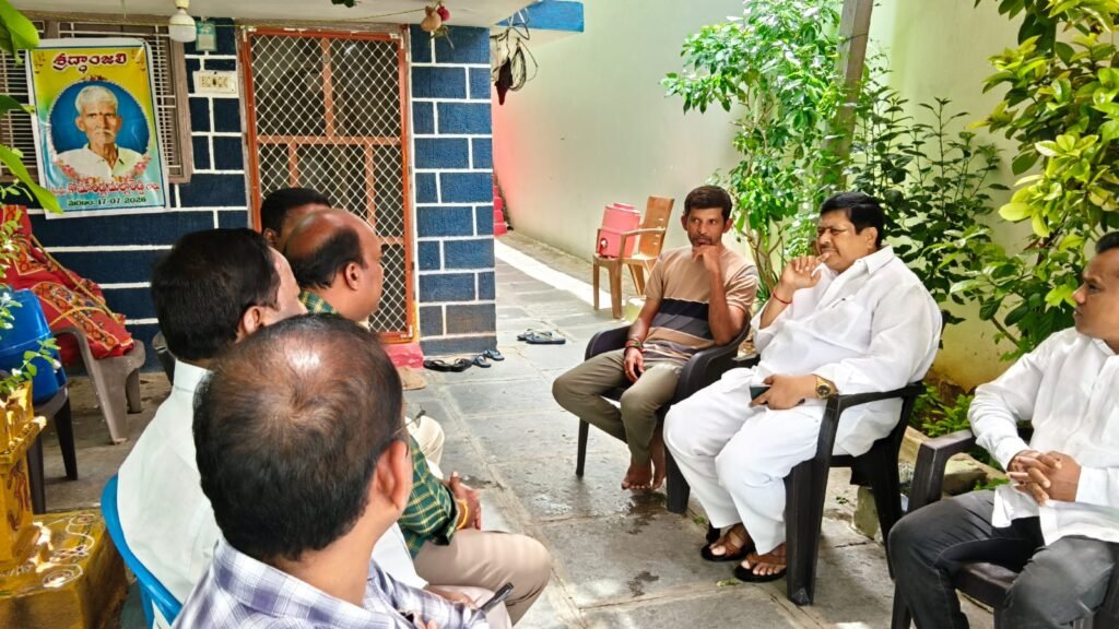 కోమాండ్ల మల్లారెడ్డి చిత్రపటానికి ఈగ మల్లేశం నివాళి