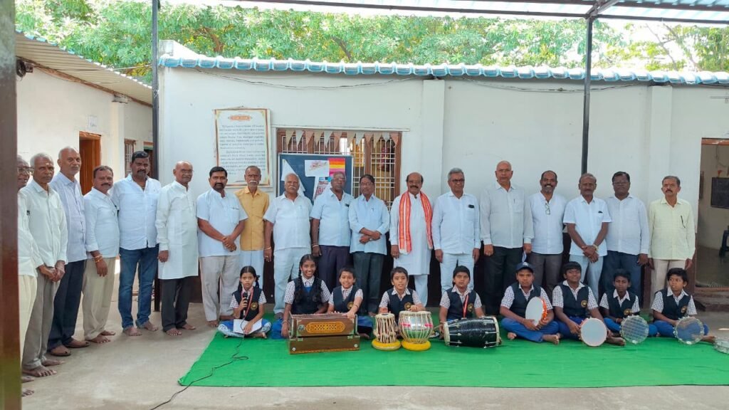 సరస్వతి శిశు మందిర్‌లో కంప్యూటర్లు, సంగీత వాయిద్యాల ప్రారంభోత్సవం