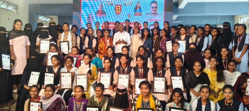 పేద విద్యార్థుల చదువులపై సర్కార్ నిర్లక్ష్యం