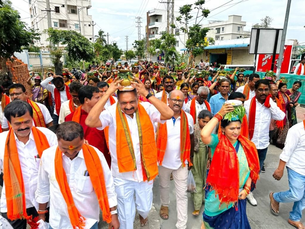 వెంకటేశ్వర కాలనీలో వైభవంగా పోచమ్మ బోనాలు – హాజరైన మేయర్, డిప్యూటీ మేయర్