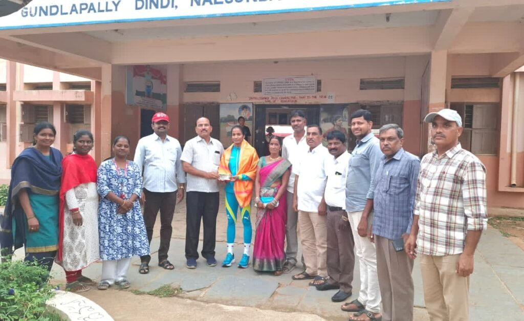 చైనాలో గోల్డ్ మెడల్ సాధించిన ప్రవళికకు ఉపాధ్యాయుల ఆర్థిక చేయూత