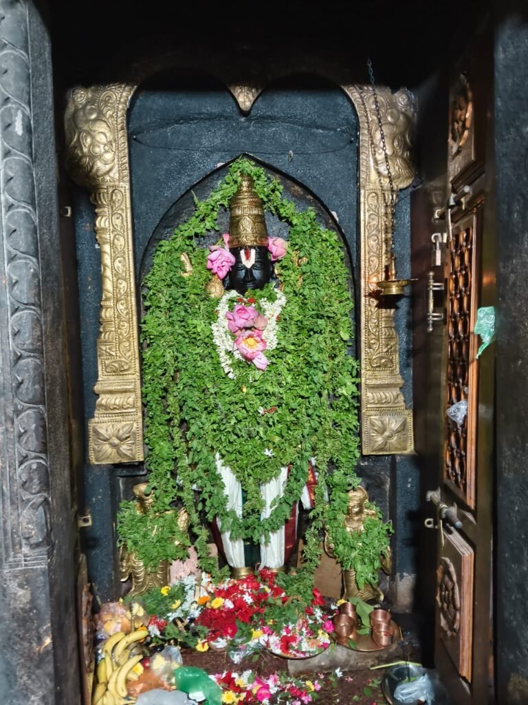 అనంతాద్రి ఆలయంలో తొలి ఏకాదశి సందడి