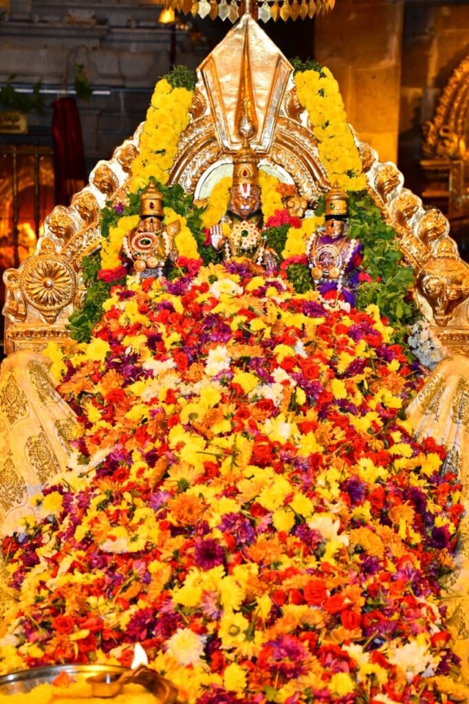 యాదగిరిగుట్టలో ఘనంగా ఏకాదశి లక్ష పుష్పార్చన