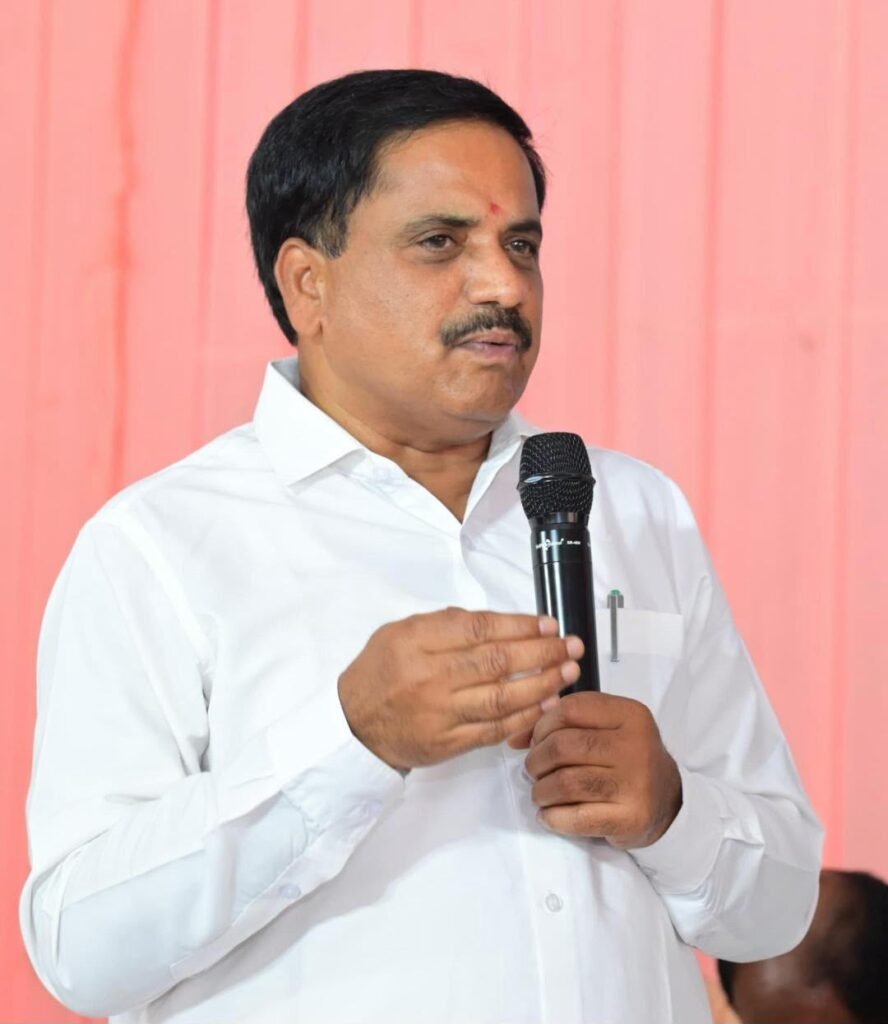 యువత పోరాటానికి తలవంచిన కేంద్రం.. విద్యాశాఖ మంత్రి రాజీనామా