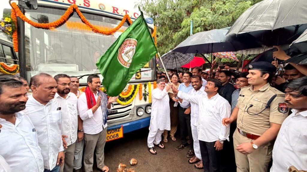 కరీంనగర్‌లో సిటీ మెట్రో ఎక్స్‌ప్రెస్ బస్సులు ప్రారంభం