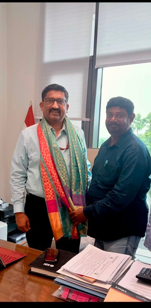 న్యూఢిల్లీలో సీనియర్ ఐఏఎస్ అధికారి పరికిపండ్ల నరహరిని కలిసిన బేతి అశోక్ బాబు