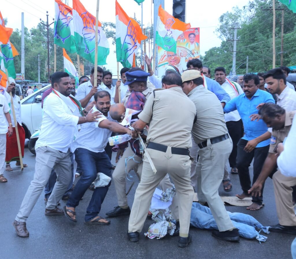 రాహుల్ అరెస్టుపై భగ్గుమన్న కాంగ్రెస్