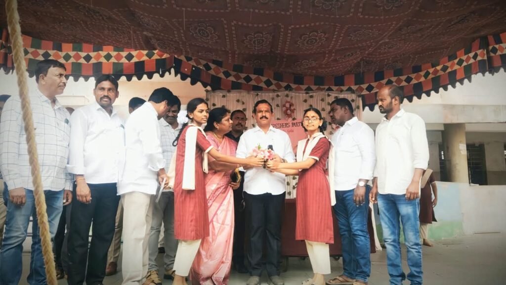 విద్యార్థులకు నాణ్యమైన విద్య, మెరుగైన వసతులు కల్పించాలి