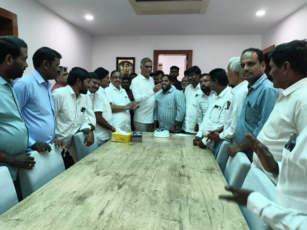 ఘనంగా యువ సర్పంచ్‌ మచమల్ల శ్రీకాంత్ జన్మదిన వేడుకలు‌