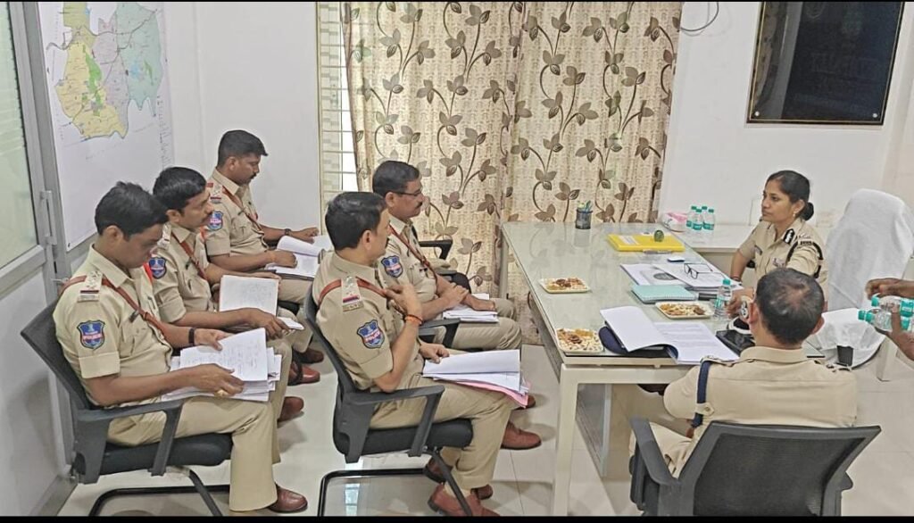 మేడిపల్లి ఏసీపీ కార్యాలయంలో సీపీ సుమతి ఆకస్మిక తనిఖీ