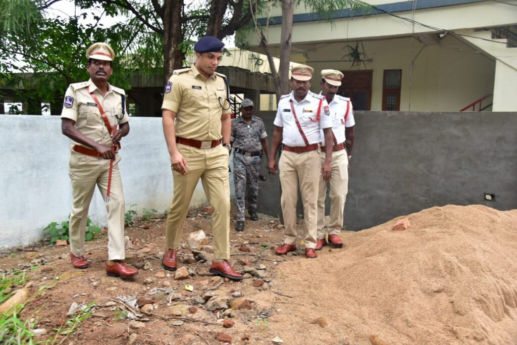 ట్రాఫిక్ ఏసీపీ కార్యాలయంలో సీపీ వార్షిక తనిఖీ