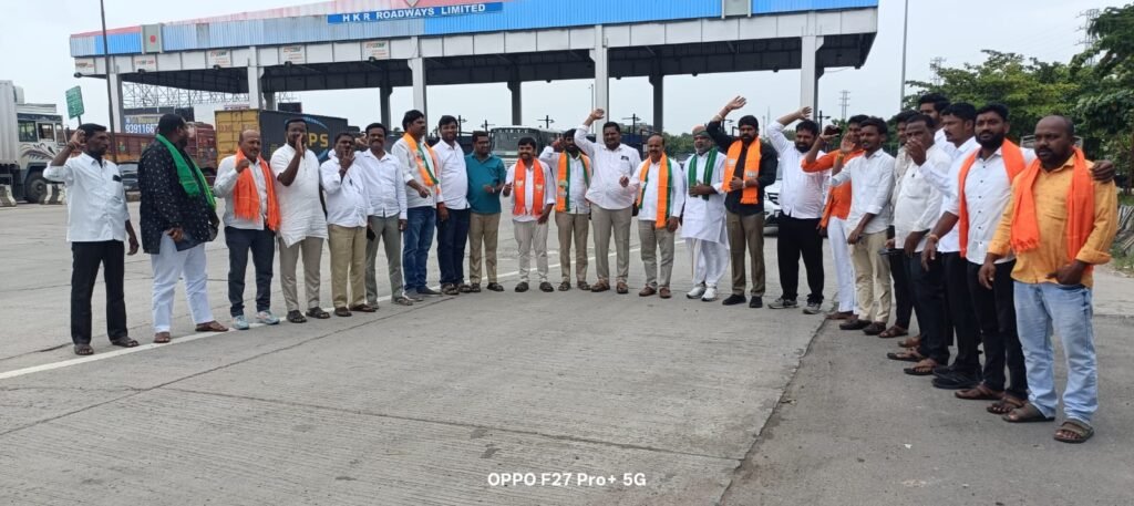ఫీజు బకాయిలపై బీజేపీ పోరుబాట