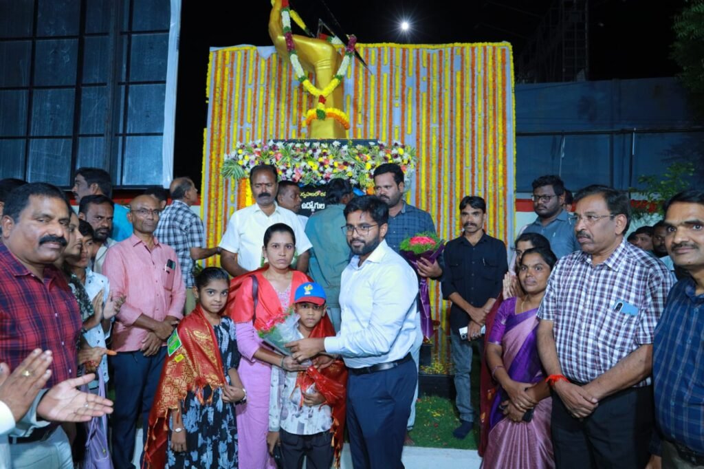 విద్యుత్ అమరవీరుల త్యాగాలు చిరస్మరణీయం